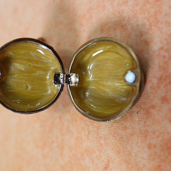 Golf trinket box small 1 inch round chest Golf Club Lidded Enameled Box - Picture 6 of 7